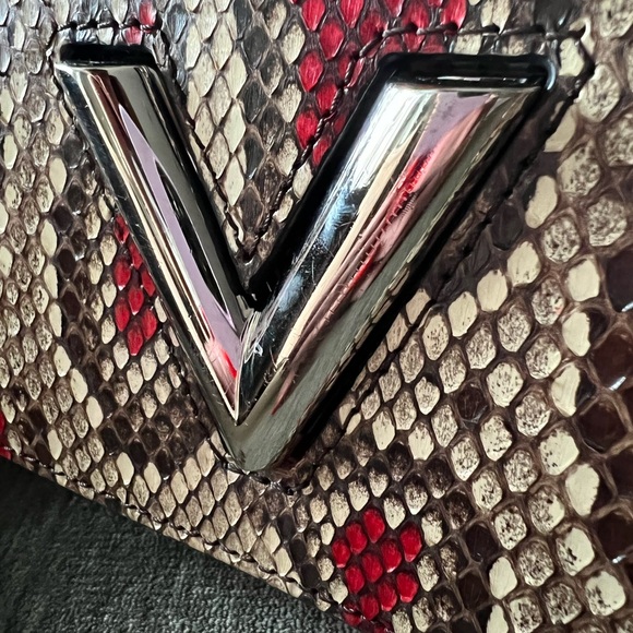 *RARE* Louis Vuitton Twist MM Purse in Red Python - Picture 16 of 16